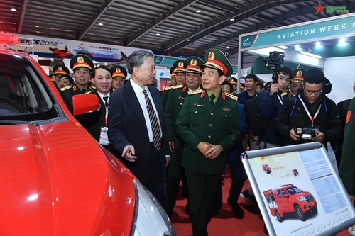 Đại tướng Phan Văn Giang tham quan Triển lãm Quốc phòng quốc tế Việt Nam 2022